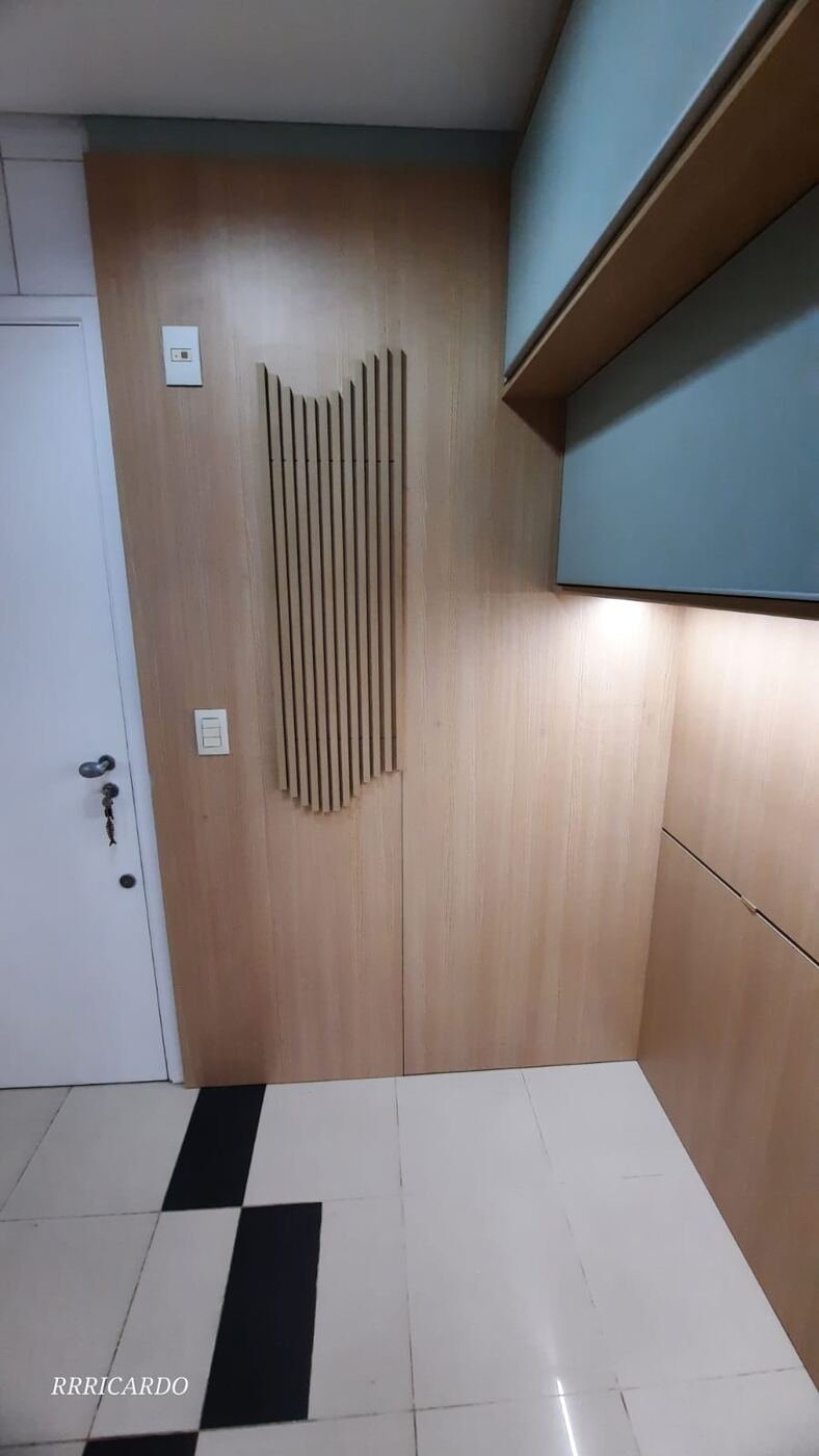 Detalhe decorativo em ripado de madeira
