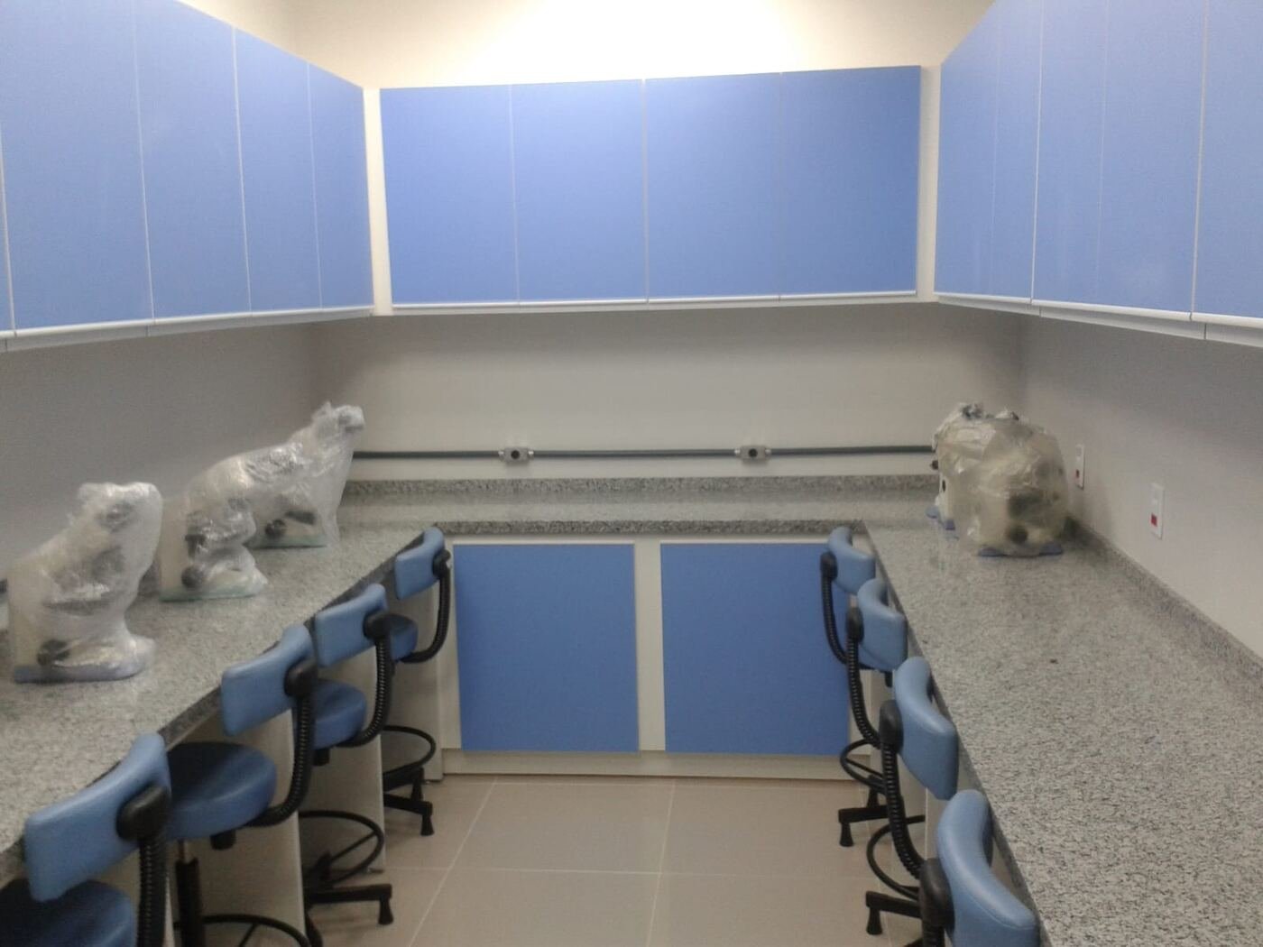 Marcenaria para ambiente comercial, armários sob medida